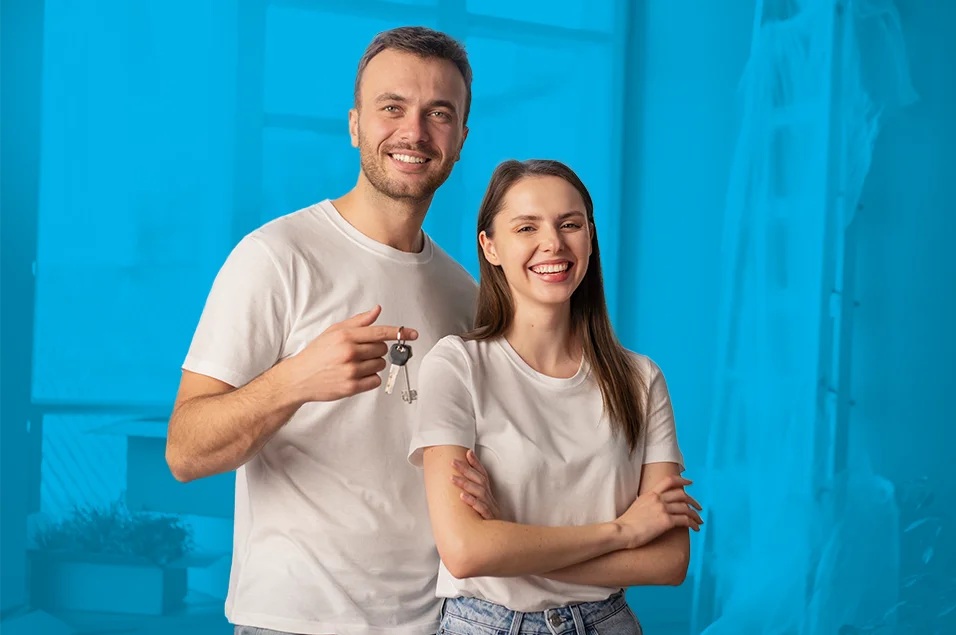 couple posing smiling while holding house keys